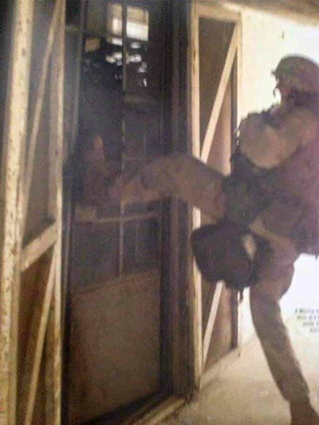Marines Iraq kicking in doors